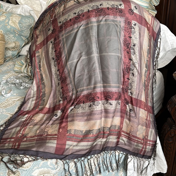 Silk vintage scarf 36” by 34” fringed tasseled hemlines all around - Picture 3 of 17